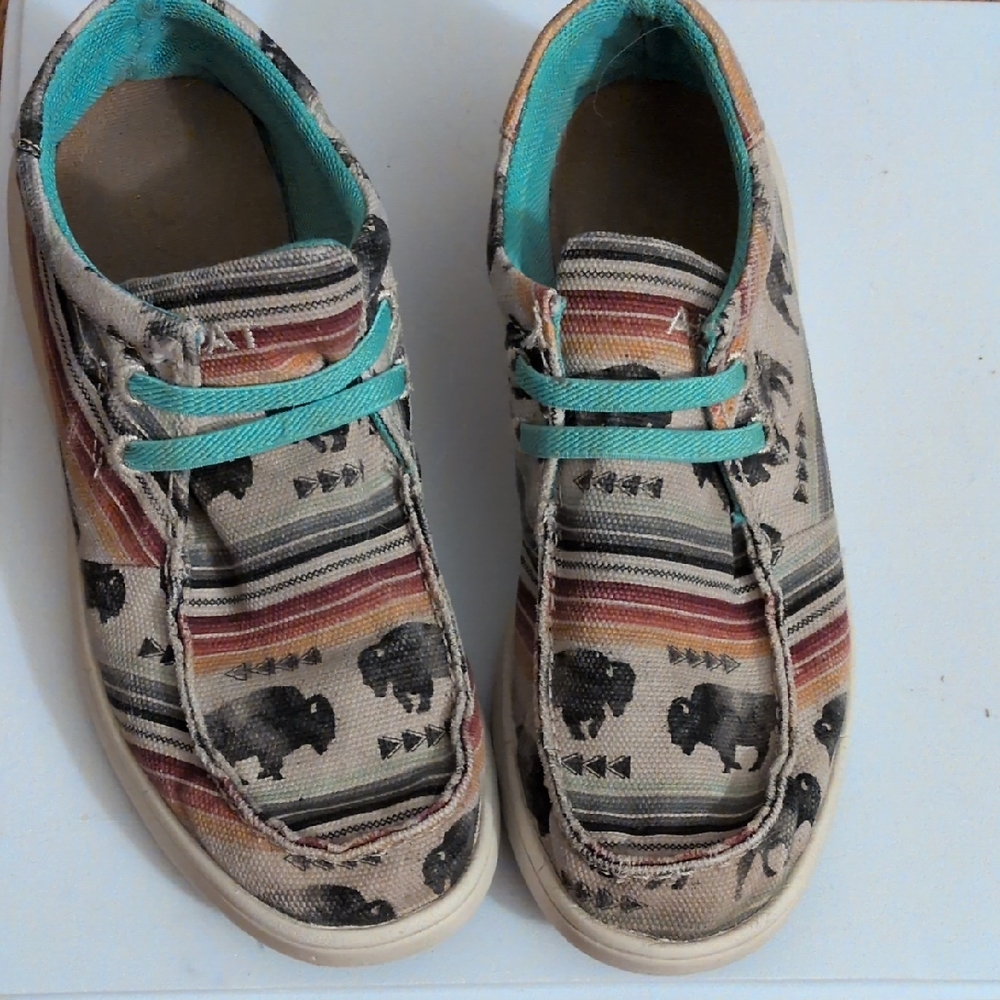 Ariat Kids Slip-On Sneakers in Beige with Turquoise Accents